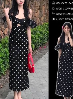 甜美覆古波点一字肩连衣裙女夏季高级感气质收腰显瘦露肩吊带长裙