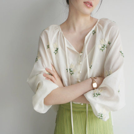 JOJOZ 杏色小花绿叶刺绣系带灯笼袖复古天丝款式衬衫25年春夏上衣