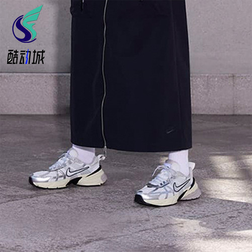 耐克女子轻便透气耐磨运动跑步鞋