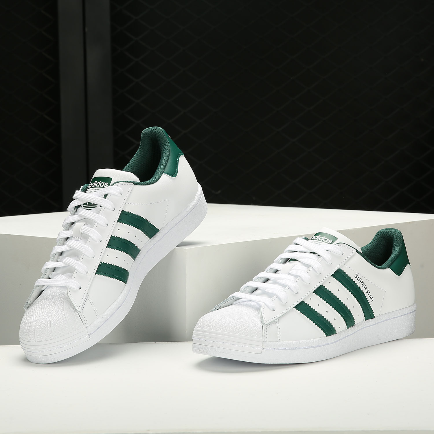 阿迪达斯男女经典板鞋