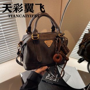 天彩翼飞质感复古包女2024新款秋冬百搭斜挎时尚超火手提保龄球包