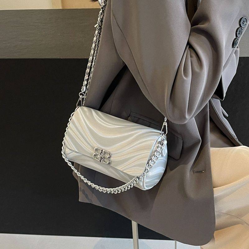 个性洋气小包时尚女士2024新款百搭小众斜挎包链条单肩手提小圆包