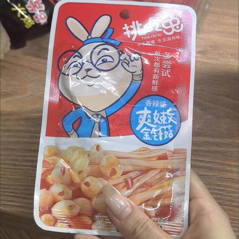 挑吃兔香辣味麻辣味火锅味金针菇下饭菜零食开袋即食休闲零食