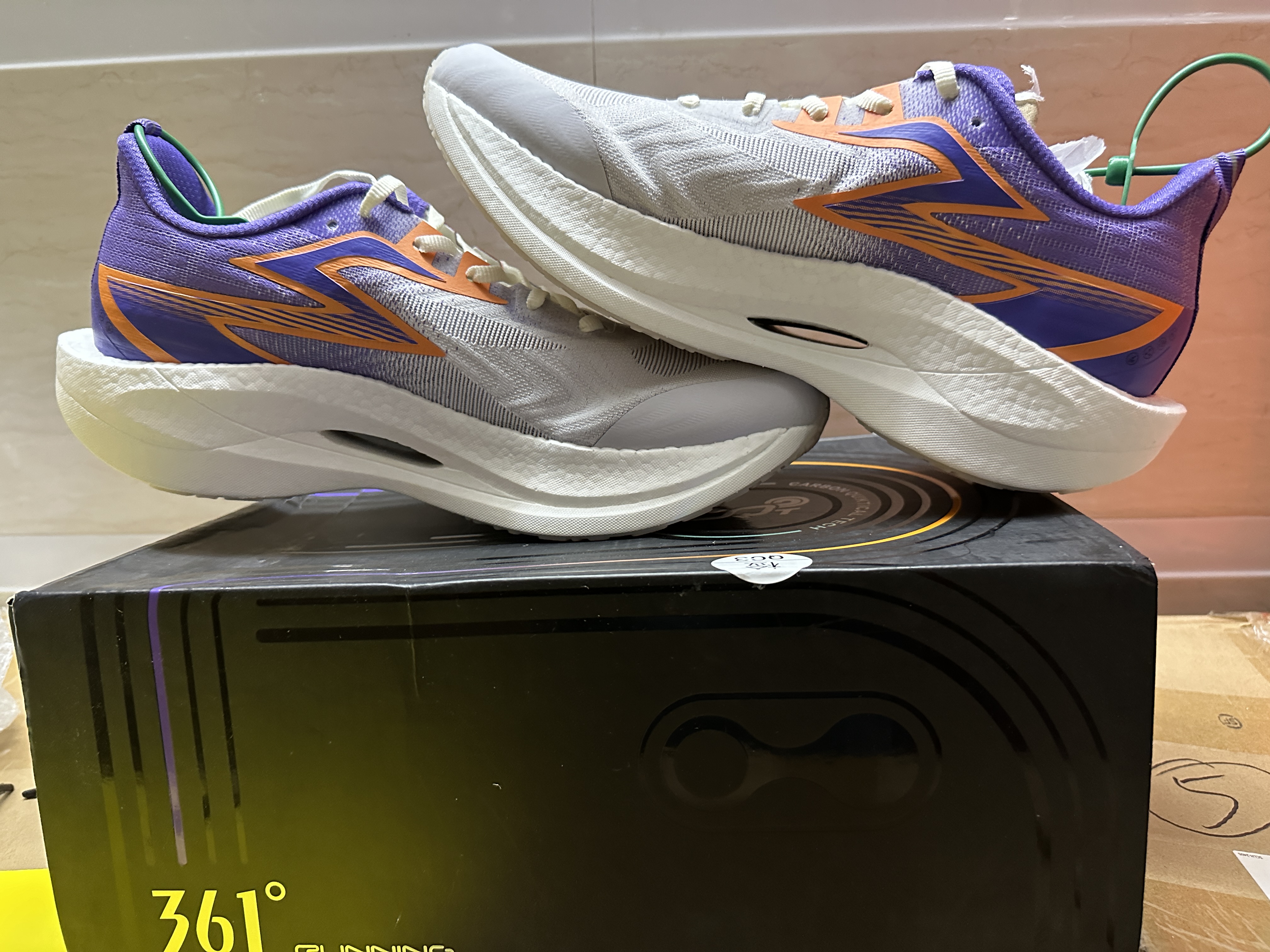 361度 飞燃2.0 ET 跑鞋 672412209-4 杭州gk仓倒卖勿扰