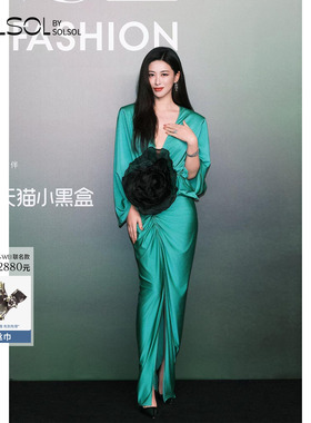 明星同款 JACQUES WEI 设计师品牌26春夏 V领黑色花朵装饰连衣裙