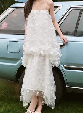 Three Quarters 白色立体剪花吊带抹胸千金风花朵连衣裙