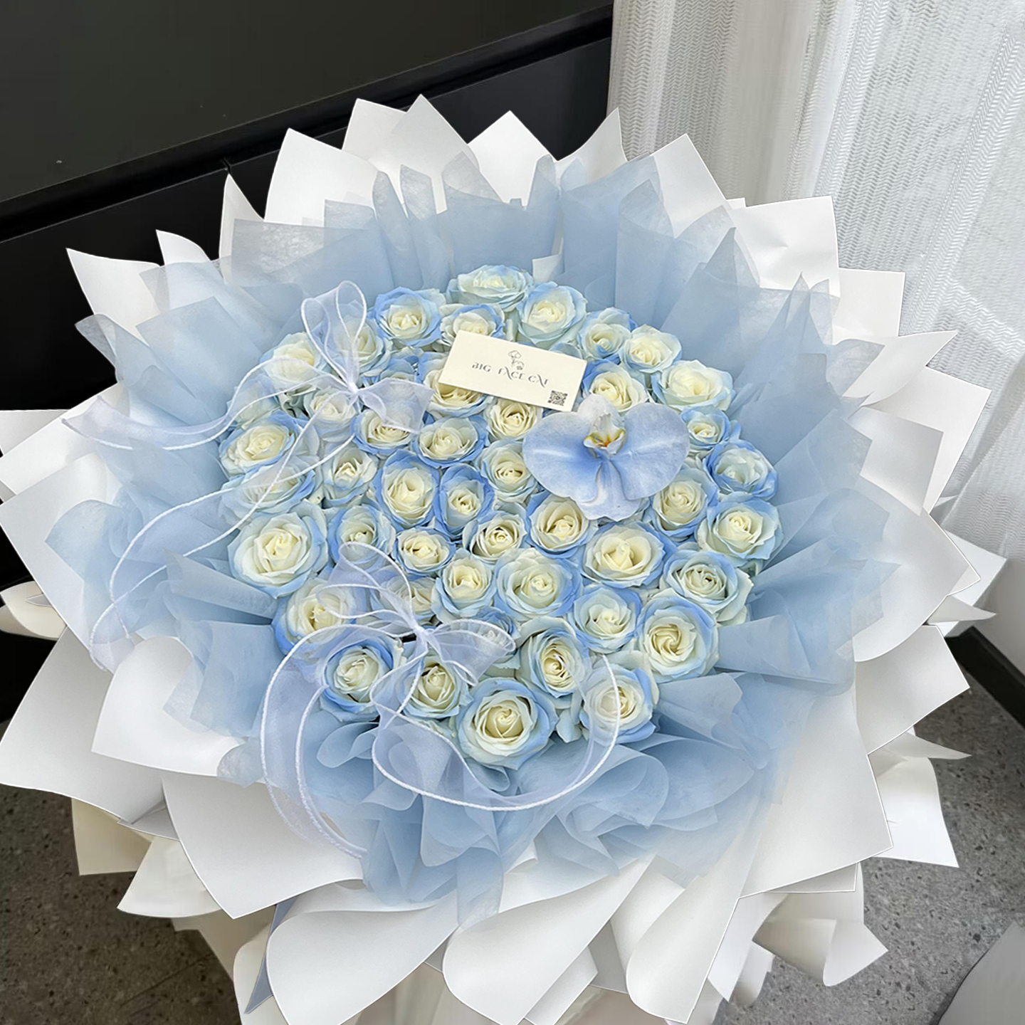 52朵碎冰蓝玫瑰花束同城小时达