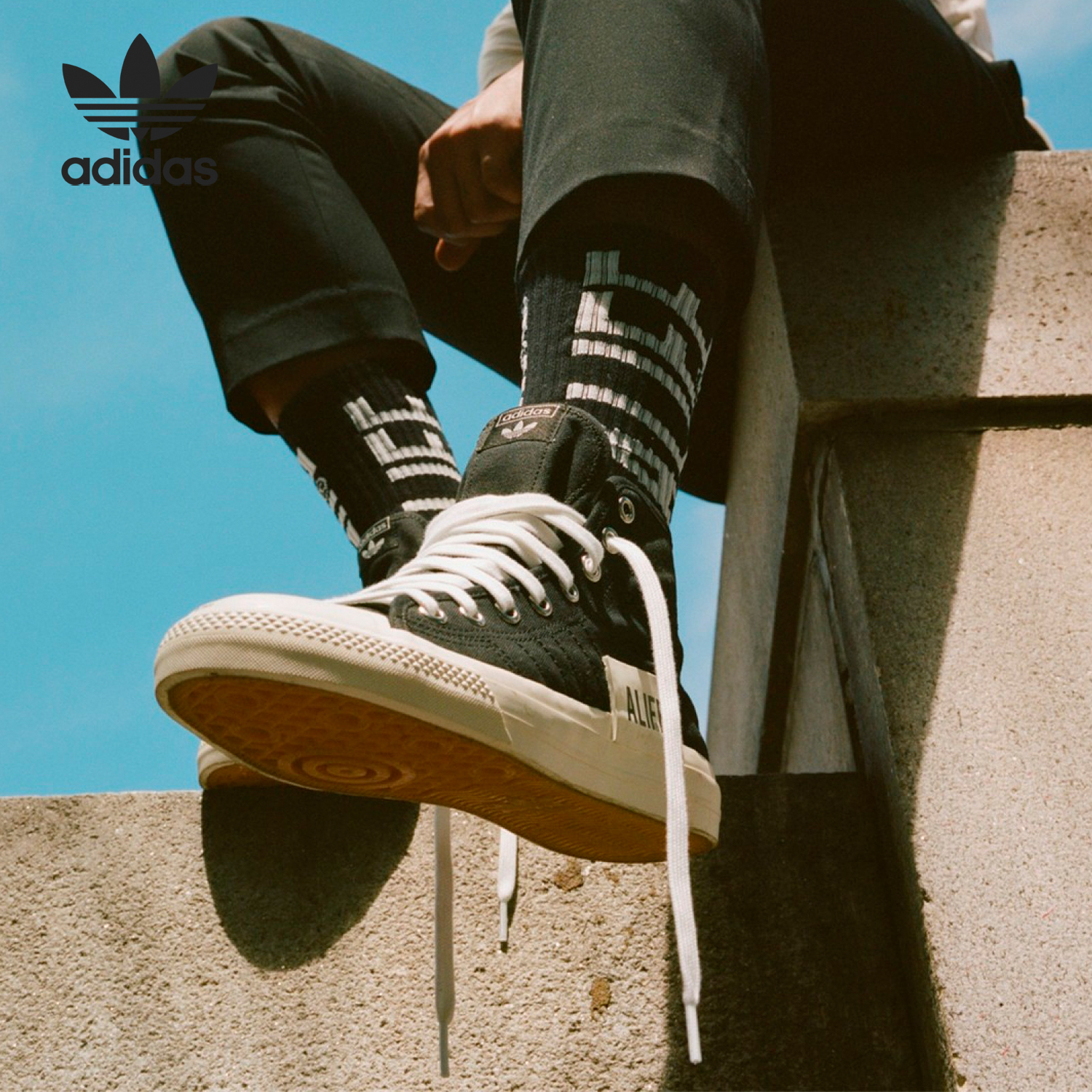 阿迪达斯男女高帮休闲板鞋