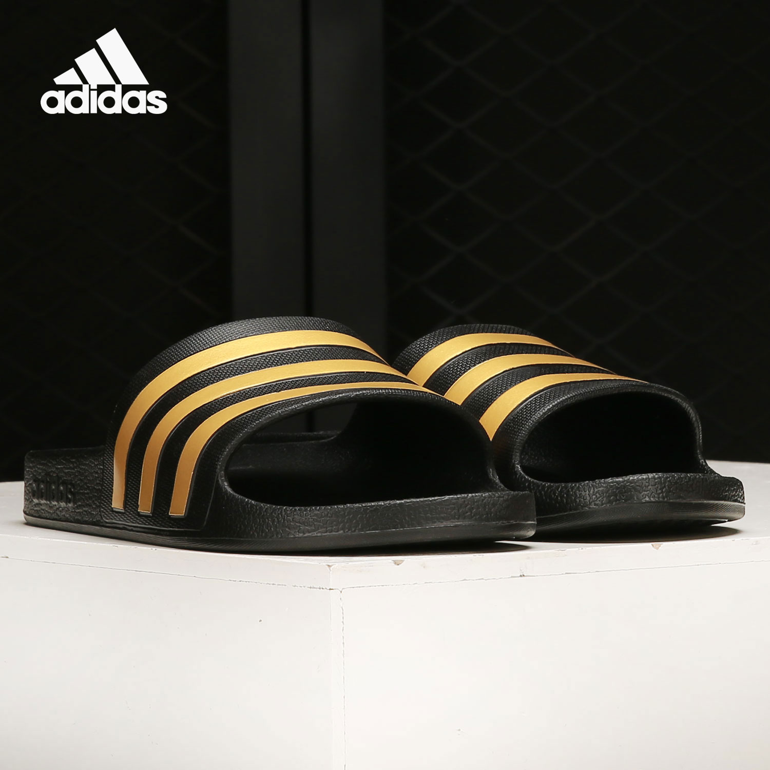 阿迪达斯男女运动拖鞋