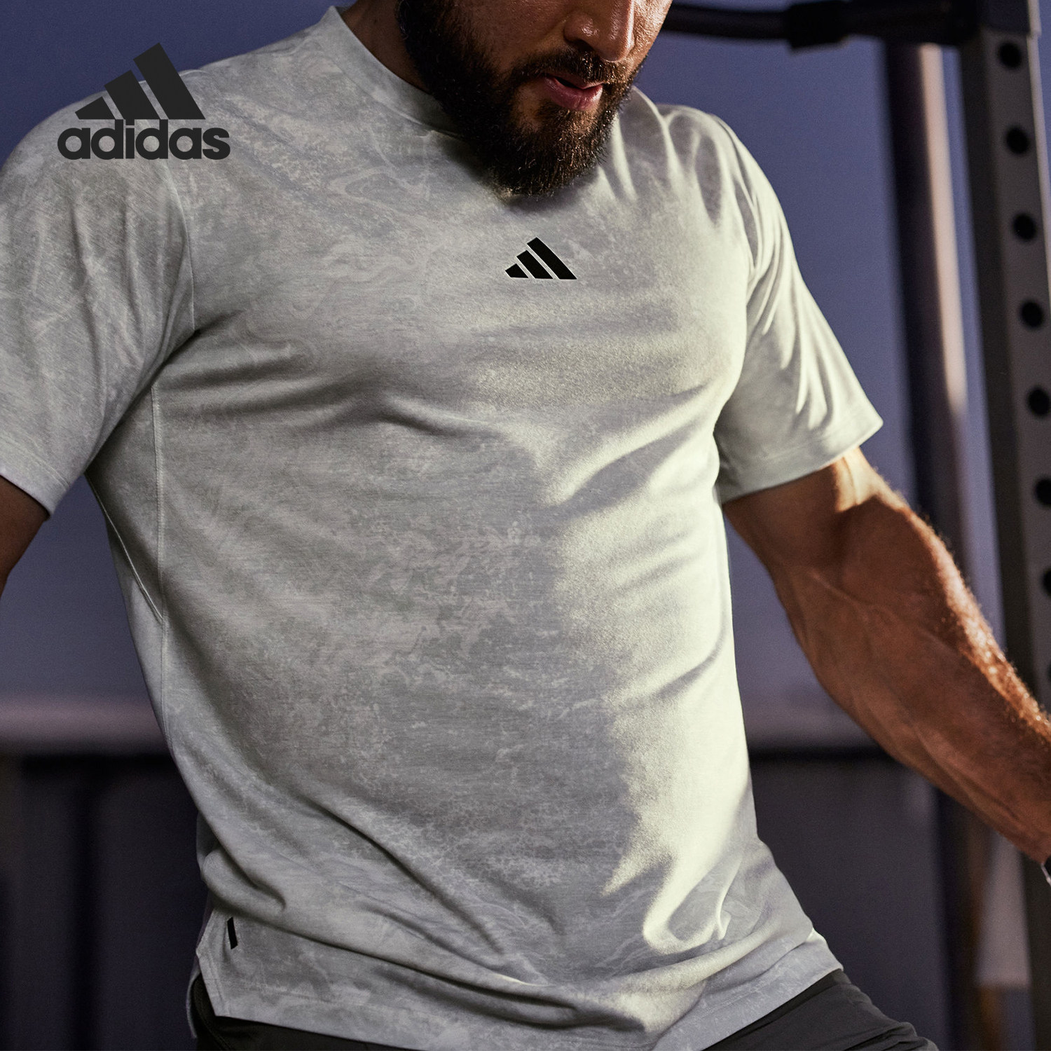 阿迪达斯男士运动健身短袖