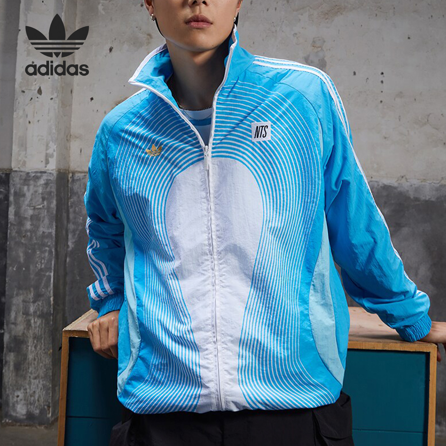 Adidas/阿迪达斯正品三叶草男士联名宽松梭织运动外套JI5143 - 实物图
