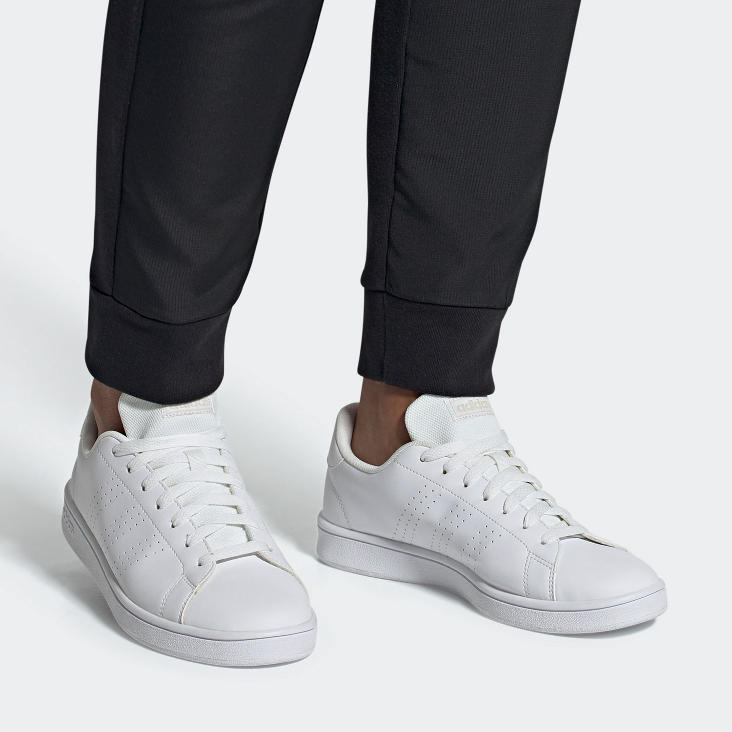 阿迪达斯男女低帮运动休闲板鞋