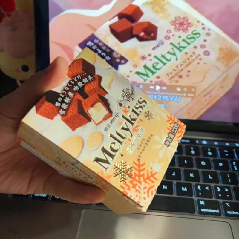 雪吻巧克力冬日限定冬季meiji小包装喜糖混合礼盒装chiikawa