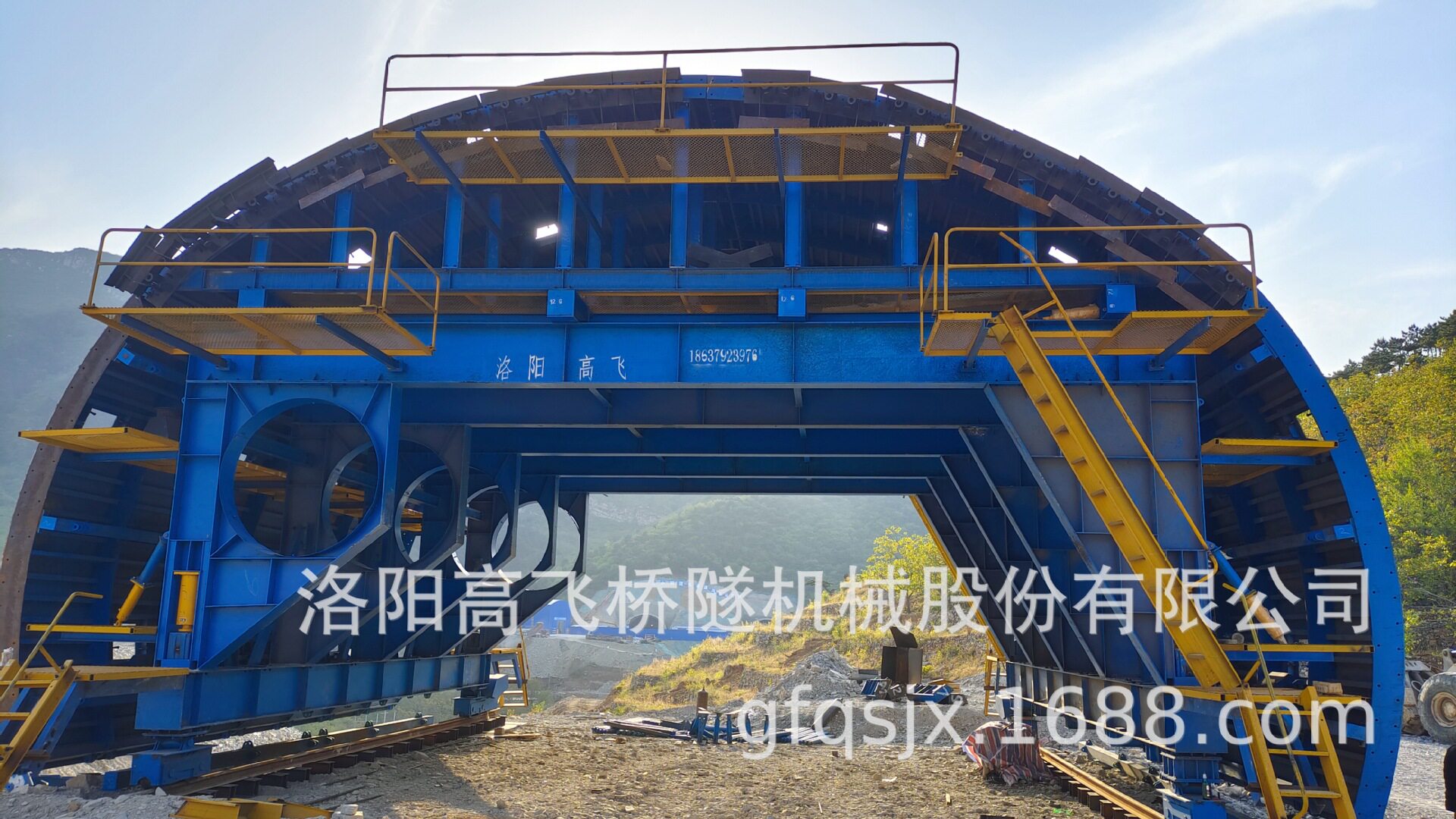 满足多种隧道断面施工液压自动脱模三线高速公路衬砌钢模板台车