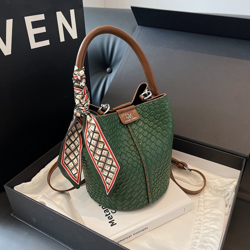 夏天通勤新款百搭时尚手提水桶包