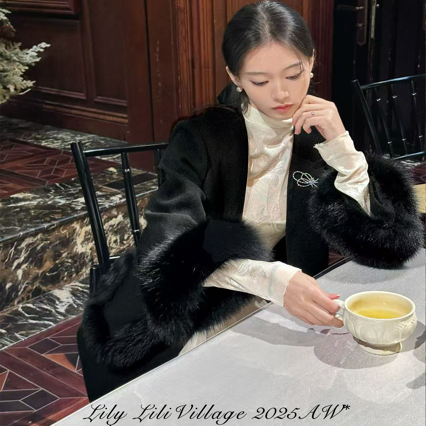 黑色狐狸毛保暖直筒无扣大衣