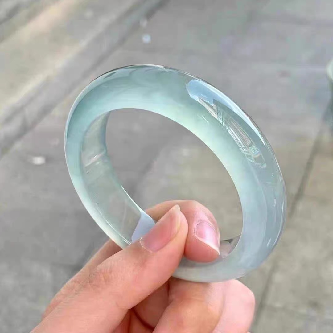 天然真玉手镯女款玉石镯子冰种蓝水翡翠色百搭情人节送女友礼物