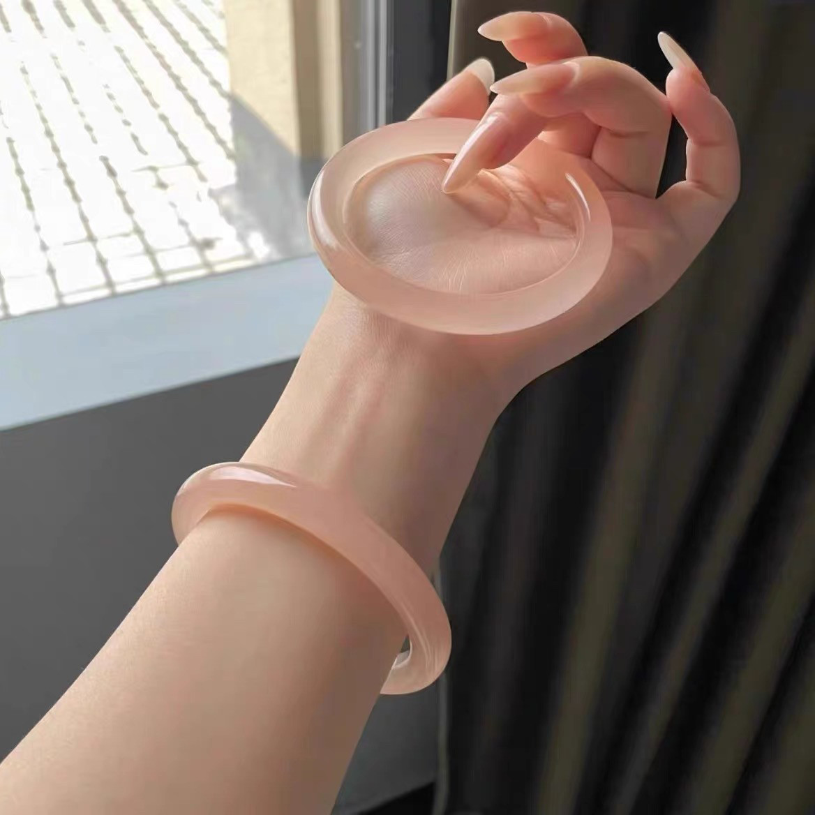 保真冰种西柚粉白玉髓手镯月光玛瑙玉手镯女年轻款阿富汗玉冰透