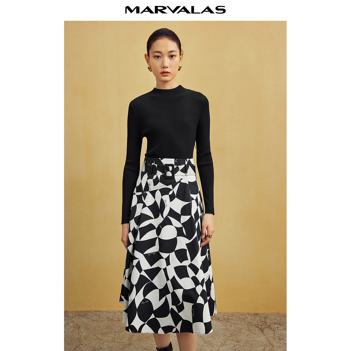 曼德诗通勤上身弹力针织