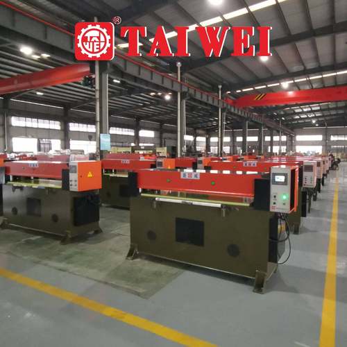 精密四柱液压裁断机皮革木材下料机裁切手套制鞋设备厂家