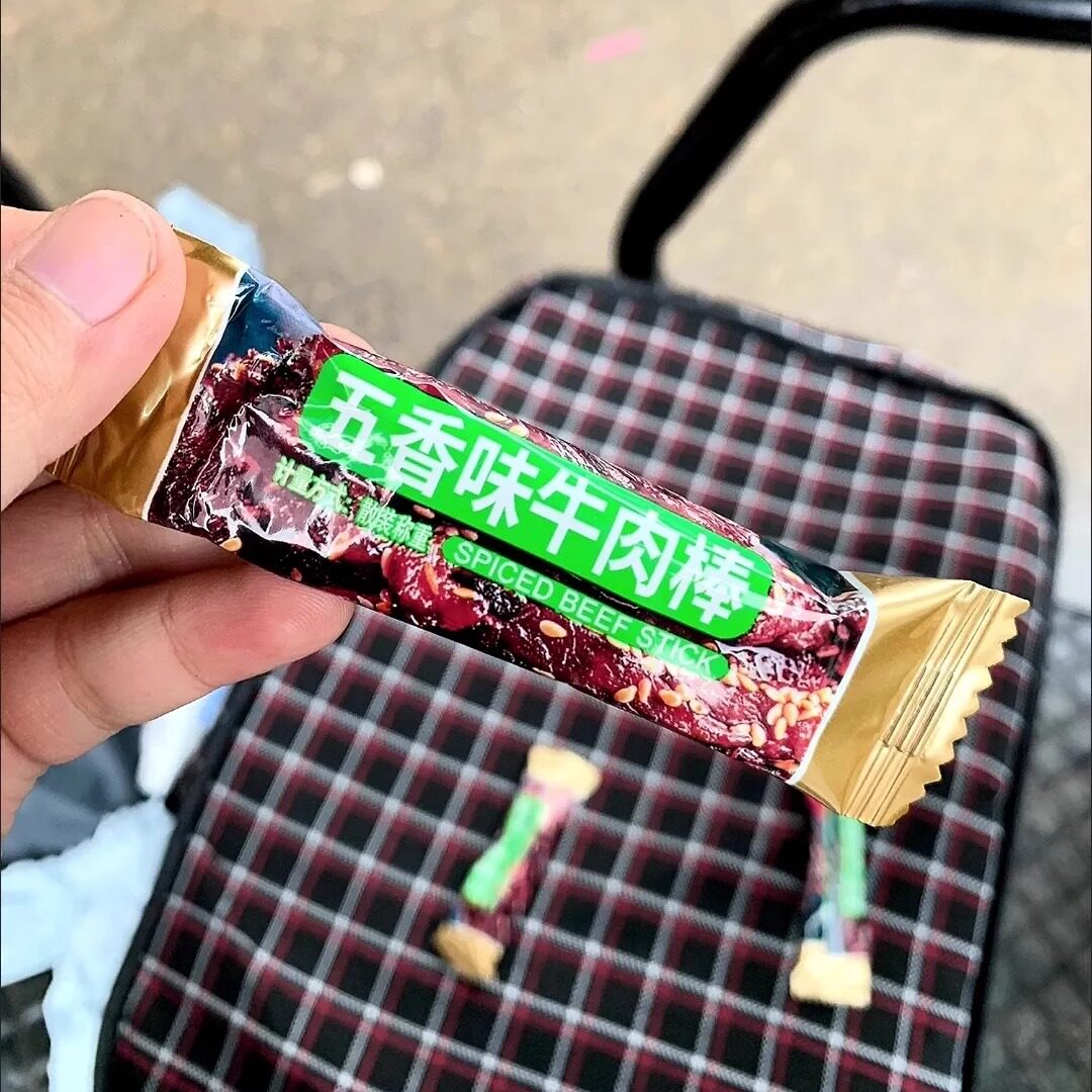 【抢】网红馋嘴牛肉棒五香麻辣沙爹味风干手撕原切多包装