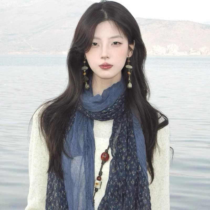 覆古文艺藏蓝色碎花围巾女褶皱棉麻长款丝巾披肩氛围感拍照配饰