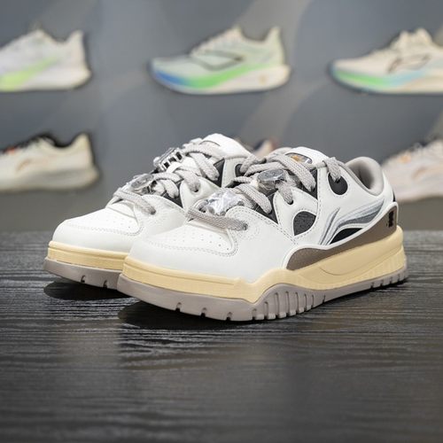 李宁正品宝可梦联名系列男子户外休闲透气耐磨低帮板鞋AGCW167-1