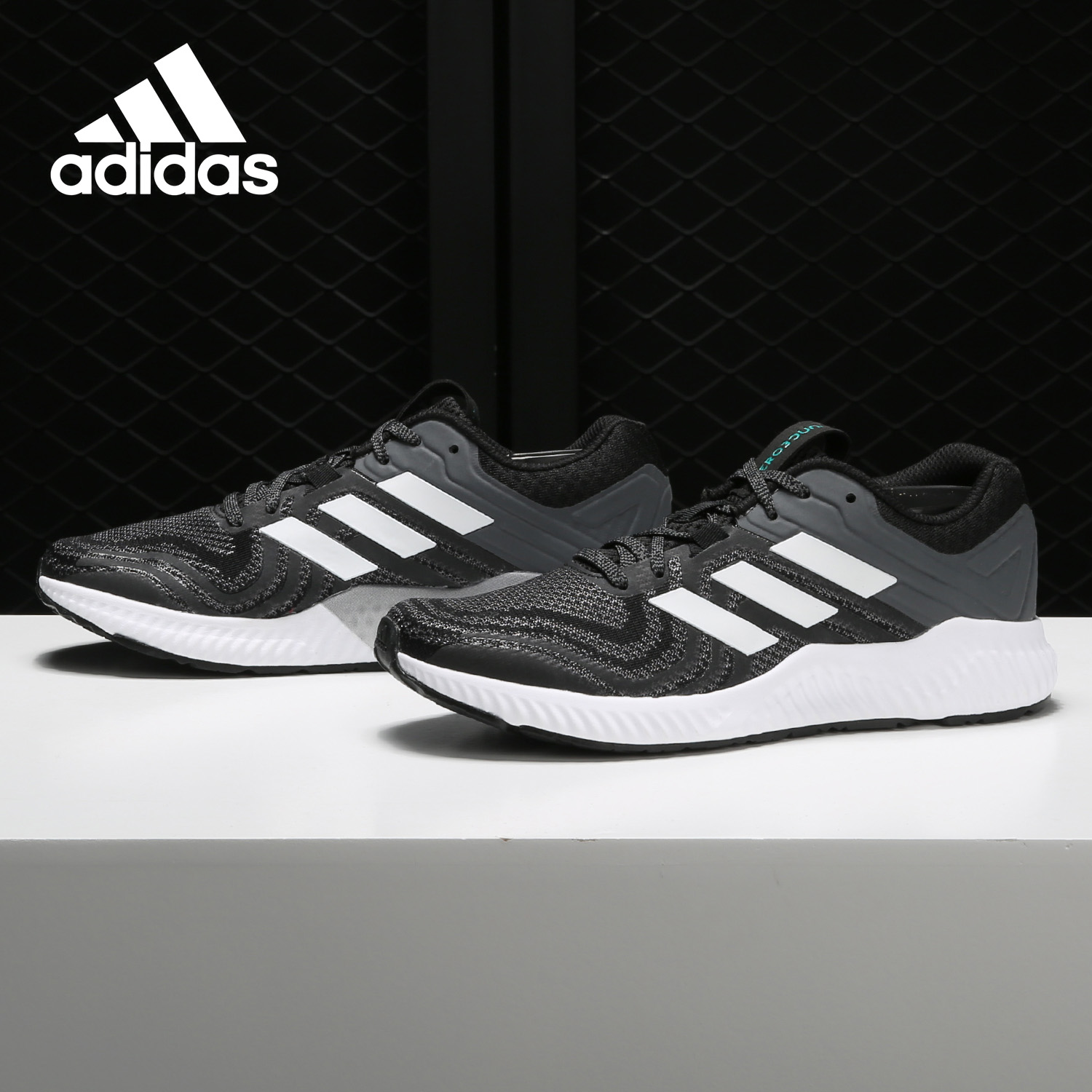 阿迪达斯跑步鞋Aerobounce男女