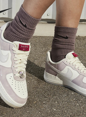 Nike/耐克正品Air Force 1'07 LX女子空一号板鞋FZ5066-111