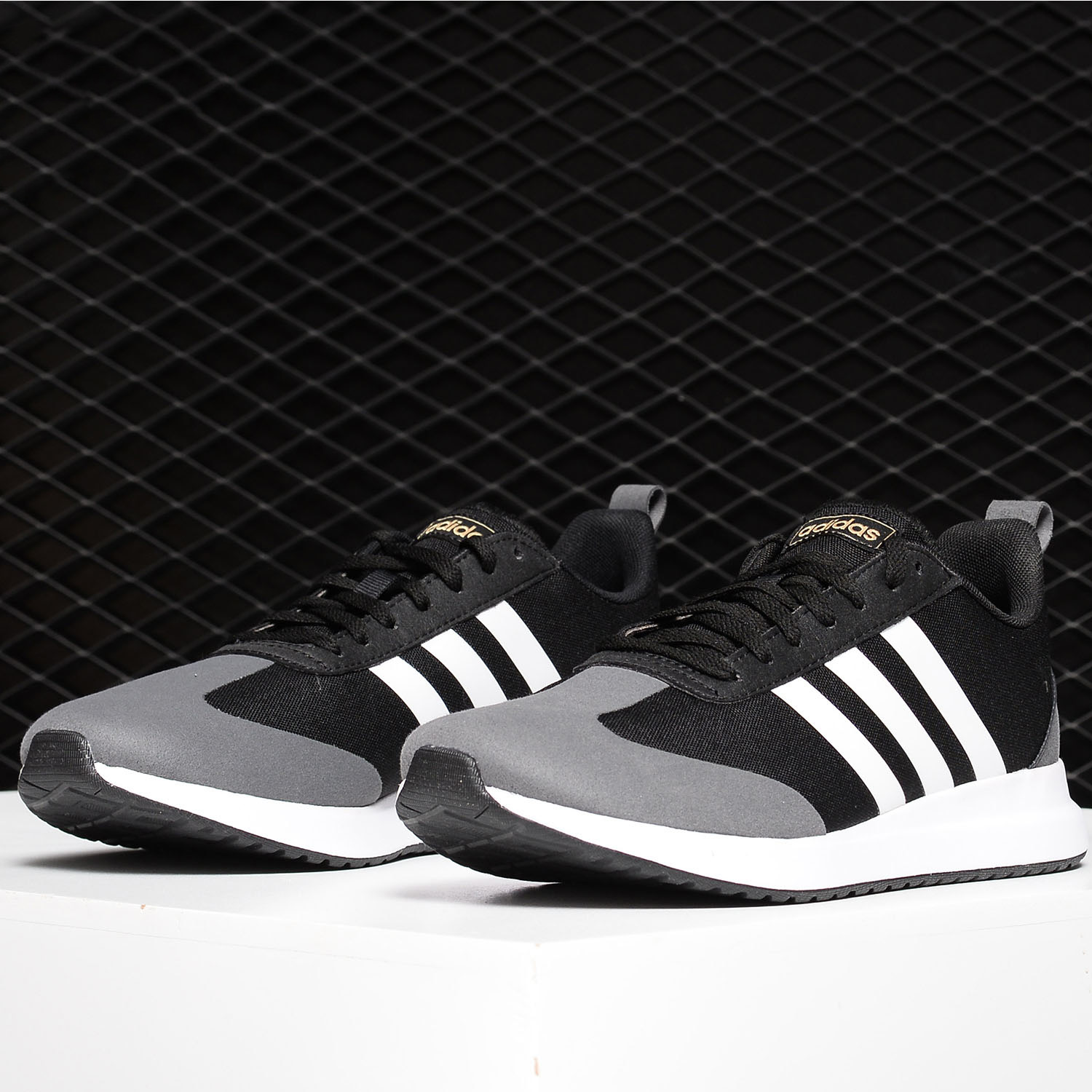 Adidas/阿迪达斯正品RUN60SPE 女子休闲运动跑步鞋EE9737