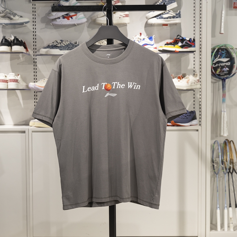 李宁正品2025夏季新款男子时尚圆领透气篮球运动短袖AHSV403-2