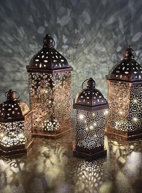 新款复古铁艺镂空风灯马灯摩洛哥装饰摆件气氛围道具led小提灯