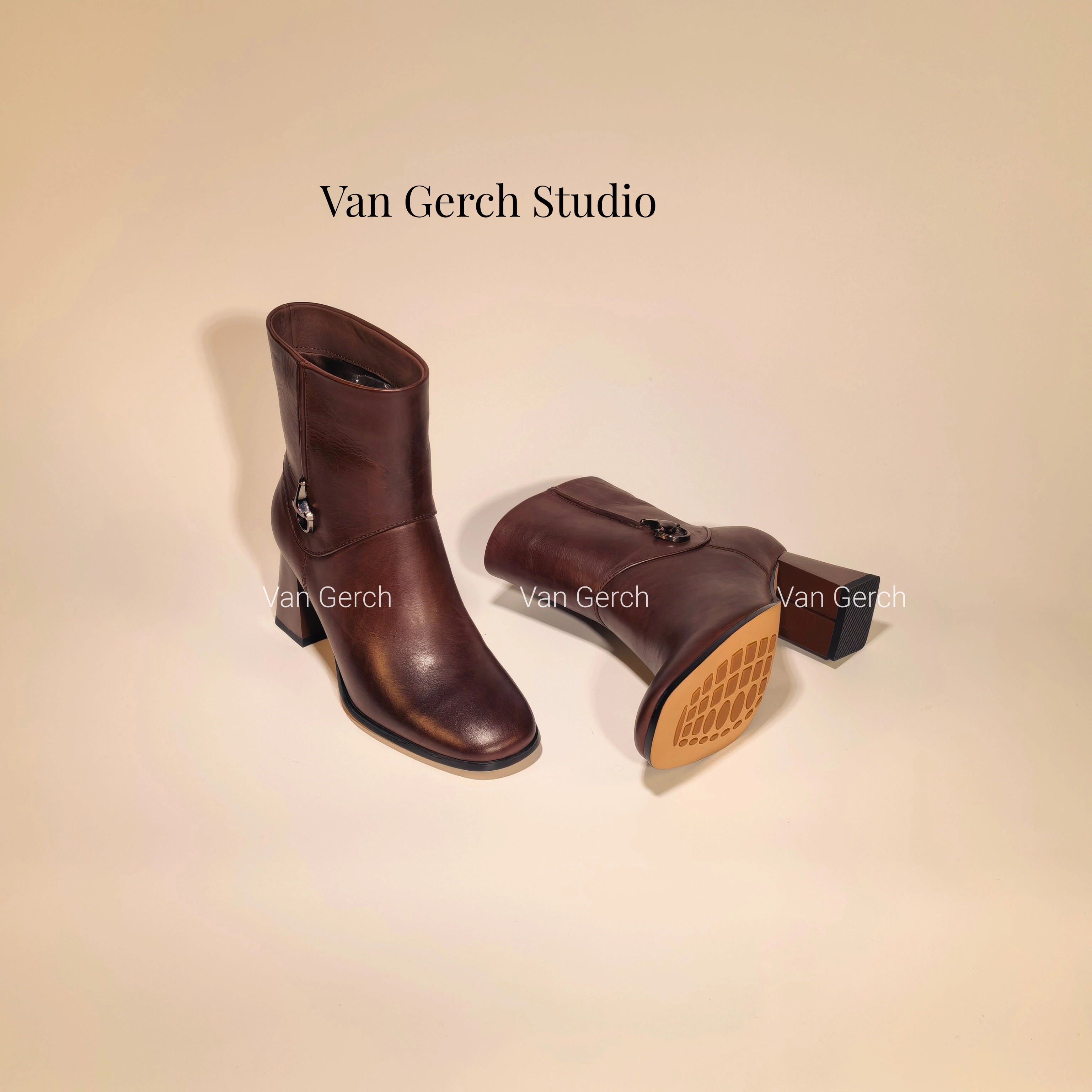 Van Gerch/范戈希跟6CM牛皮港风复古粗跟气质筒靴方头百搭短靴