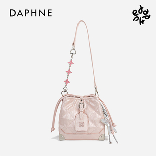 Daphne 日常通勤水桶包出游百搭单肩包甜美斜跨包 达芙妮2026新款
