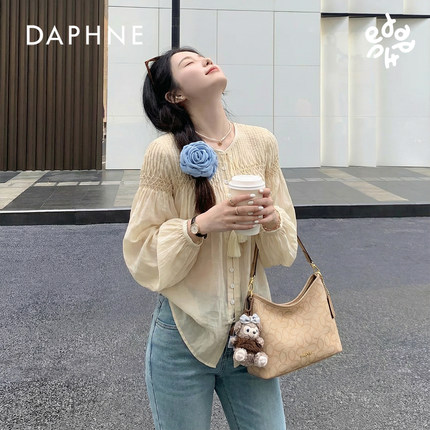 Daphne/达芙妮经典印花单肩包新款时尚腋下包通勤百搭女士流浪包