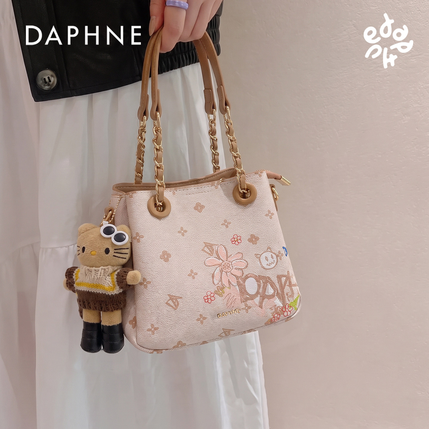 Daphne/达芙妮时尚通勤小菜篮子涂鸦复古风斜跨包休闲手提水桶包