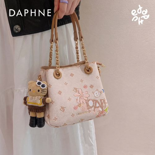 Daphne/达芙妮时尚通勤小菜篮子涂鸦复古风斜跨包休闲手提水桶包