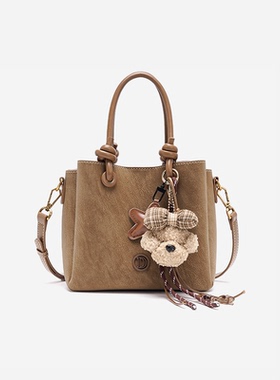 Daphne/达芙妮简约精致单肩水桶包女士时尚通勤百搭斜挎包包25117