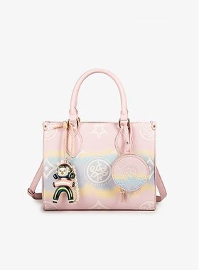 达芙妮新款包包女款斜挎包凯莉包彩虹粉渐变挂饰玩偶托特包10571