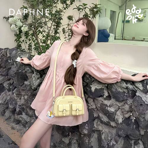 Daphne/达芙妮2026新款奶油色单肩保龄球包甜美元气手提斜跨女包