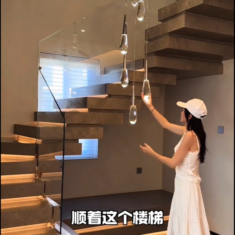 2025a新款楼梯间水晶吊灯极简小覆式楼别墅客厅挑空旋转楼梯大吊