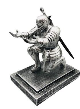 执行官笔座 创意骑士笔架 创意磁铁吸士兵盔甲英雄桌面摆件笔筒