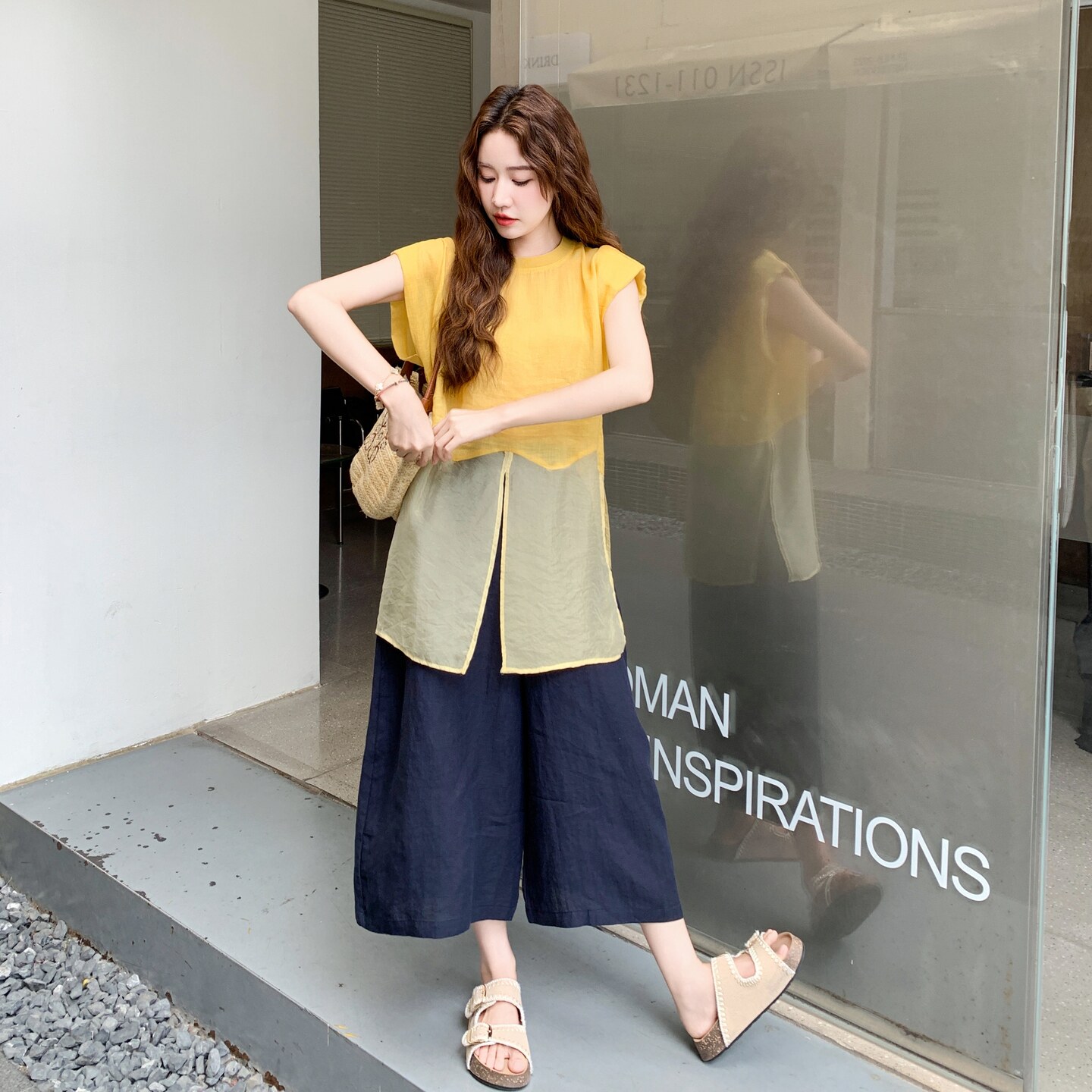 不规则黄色T恤阔腿裤套装女夏2025新款两件套度假风流行超火设计图片