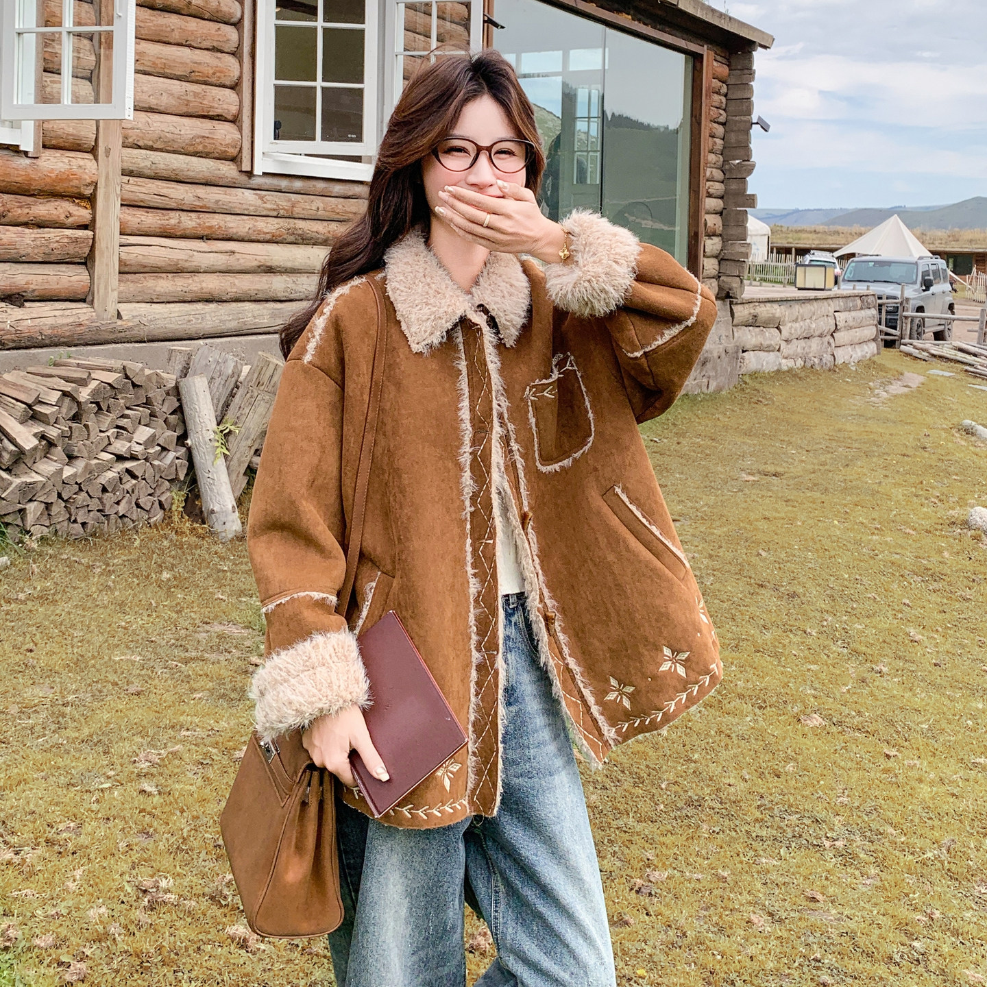 棕色麂皮绒皮毛一体外套女2025冬季新款韩系复古牛角扣羊羔毛大衣,女装棉衣/棉服,2C211