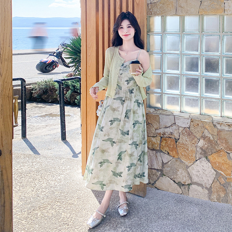 浅绿色针织开衫碎花吊带连衣裙女夏2025新款独特漂亮两件套清纯系图片