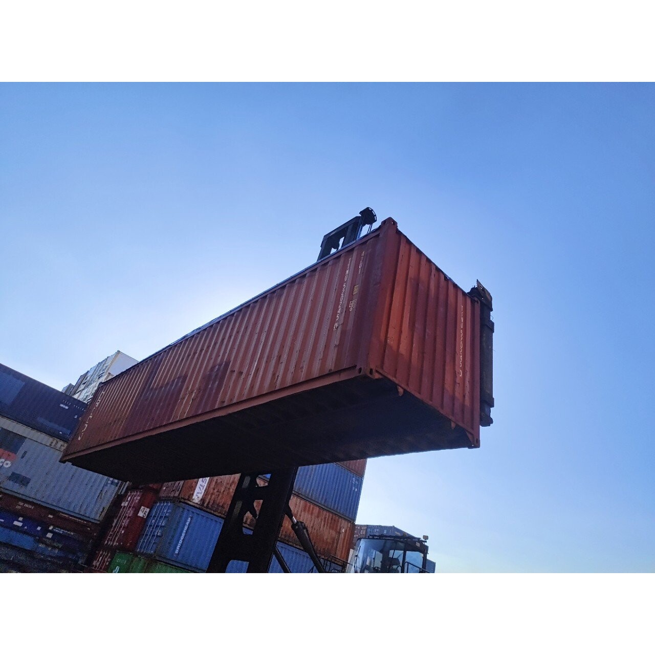上海码头出售二手集装箱20GP 40HQ 二手海运箱，高价回收 SOC箱