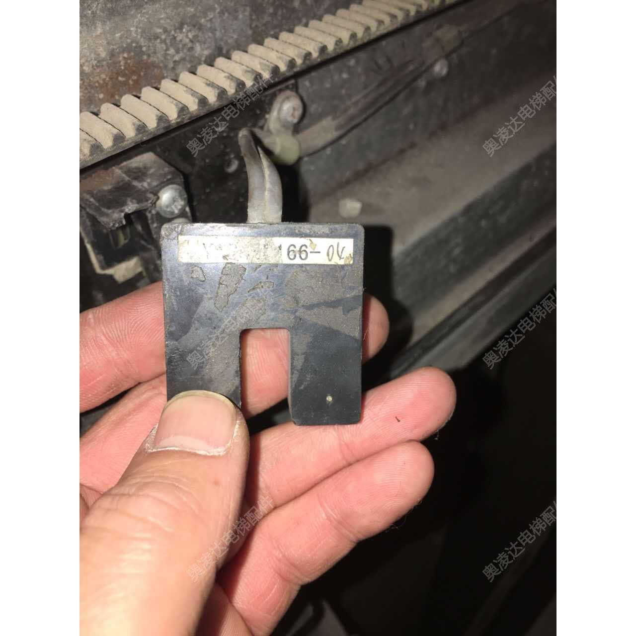电梯配件 位置感应器YA043D166-04门机感应开关/门到位开关