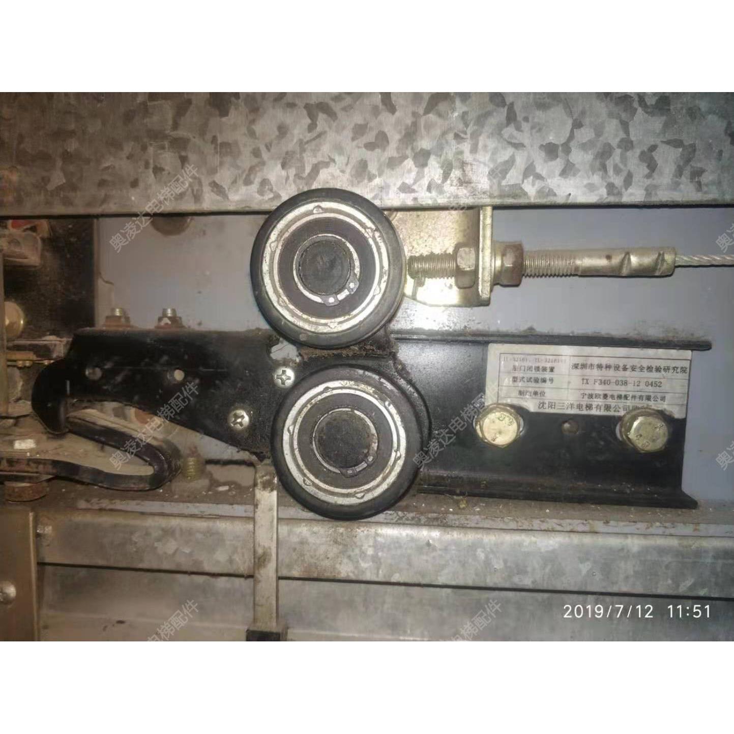 电梯配件 层门闭锁装置1L-32161 1L-32161-1 钩子锁161门锁  现货