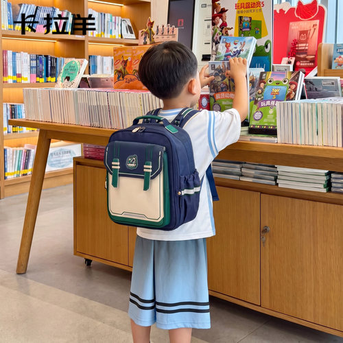 卡拉羊男童书包一二年级儿童轻便