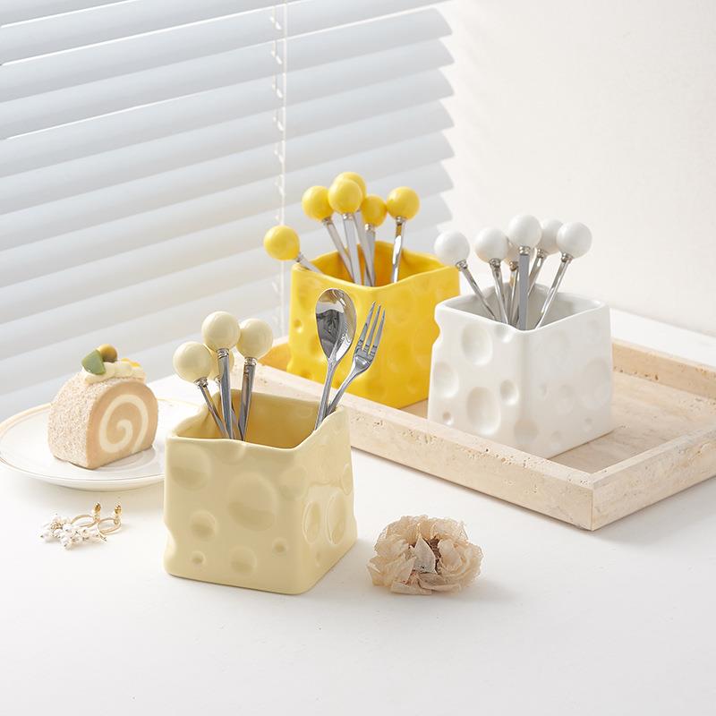 新款奶油风陶瓷果叉罐套装创意奶酪收纳罐高颜值圆珠水果叉勺